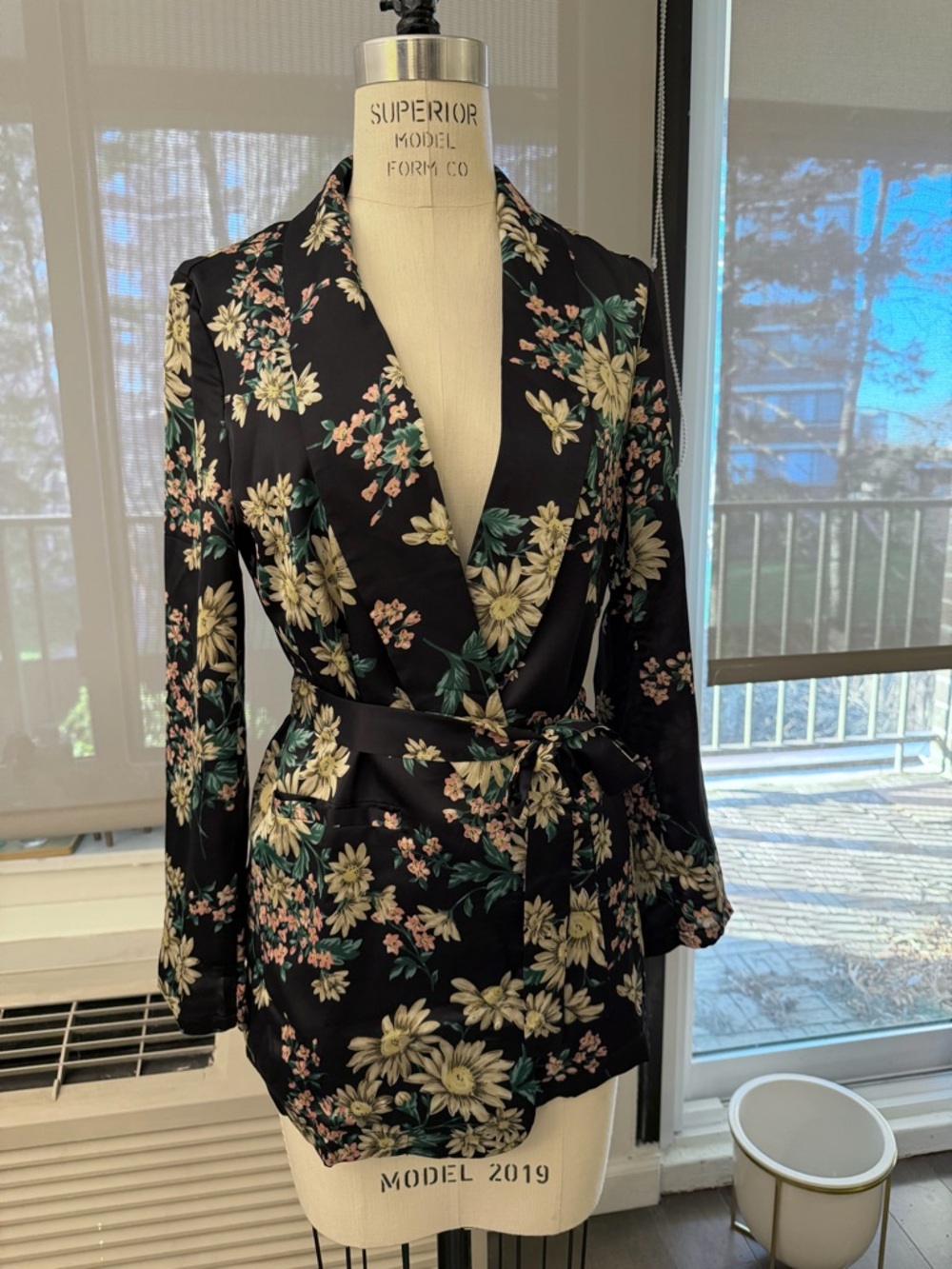 NWT Missguided Black & Floral Satin finish Kimono Jacket XS